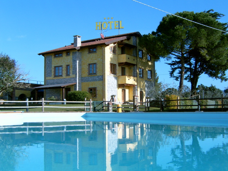 Alberghi Tenuta la Lupa Country Hotel