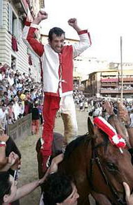 Palio di Siena vince la contrada  della Giraffa