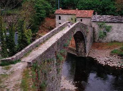 http://foto.borghitoscani.com/articoli/ponte%20di%20castruccio.jpg