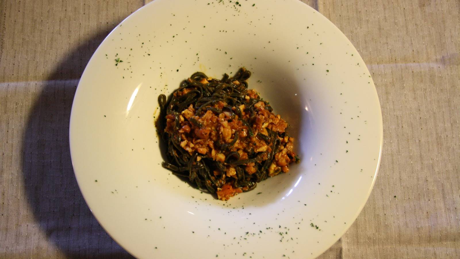 TAGLIOLINI NERI AL RAGU DI MARE