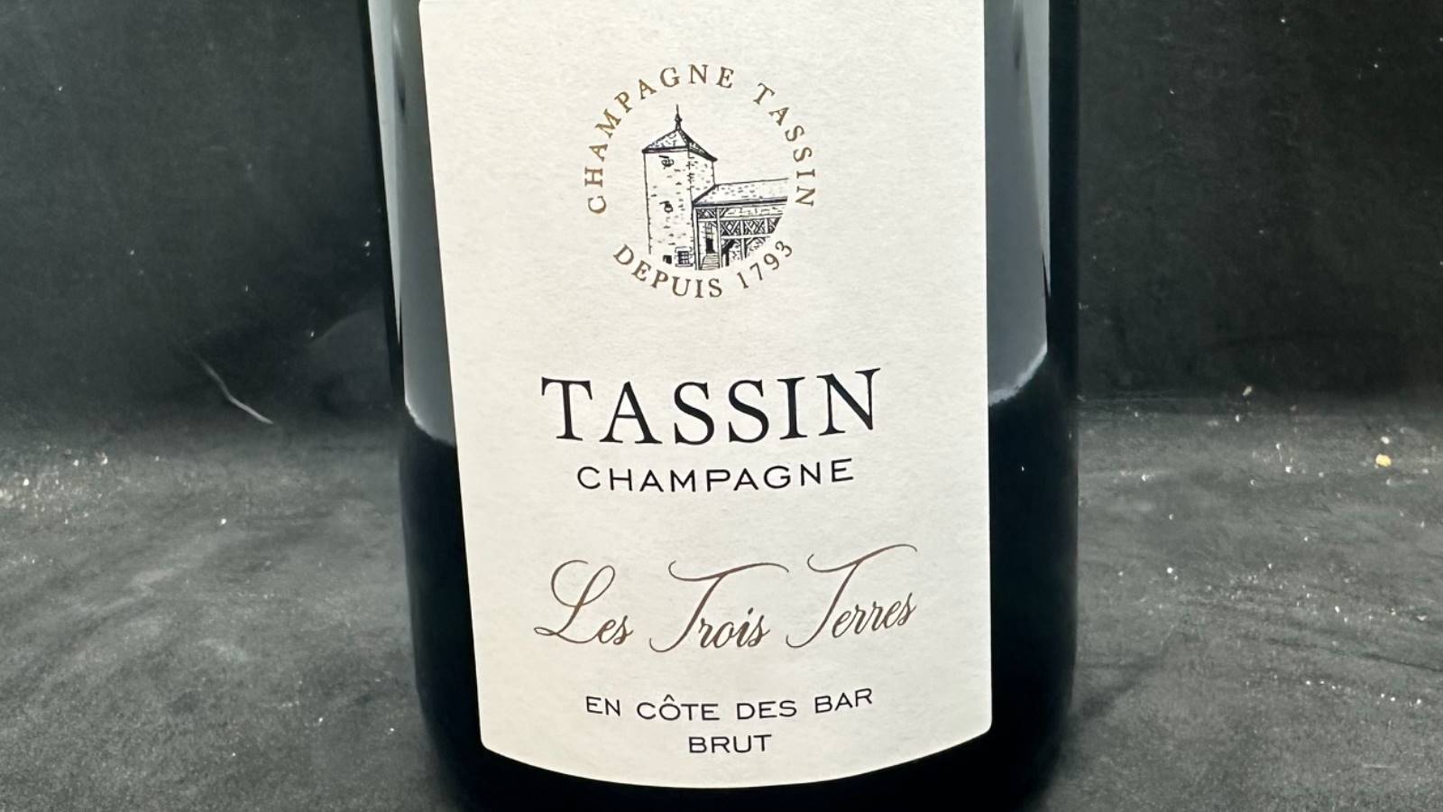 LES TROIS TERRES