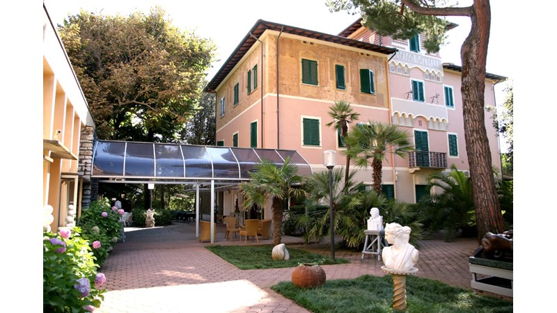Lucca/marina di pietrasanta/alberghi Battelli