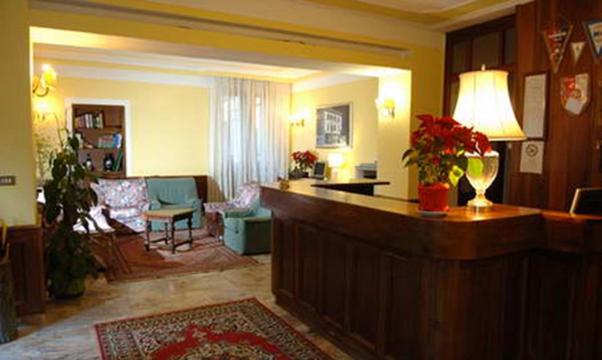 1 Corona Regina