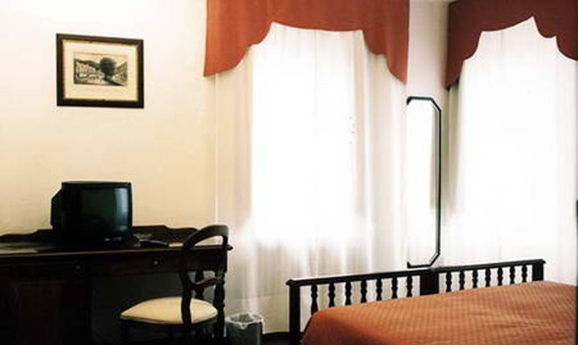 1 Corona Regina